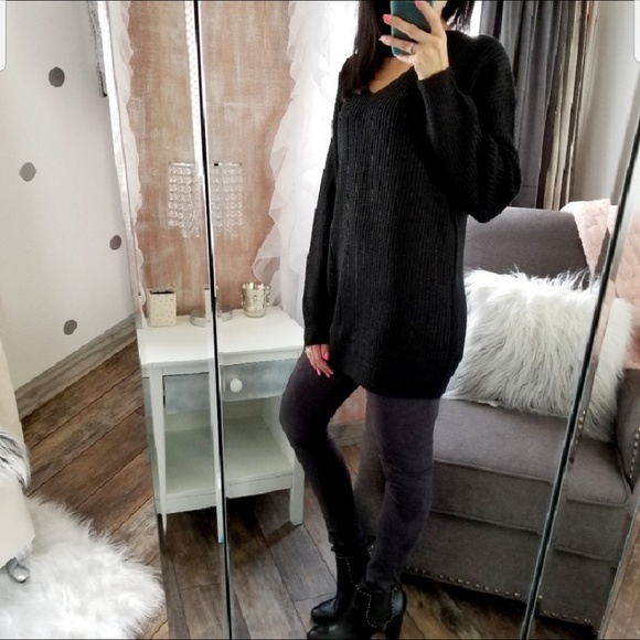 Black Keyhole Sweater - Picture 3 of 4